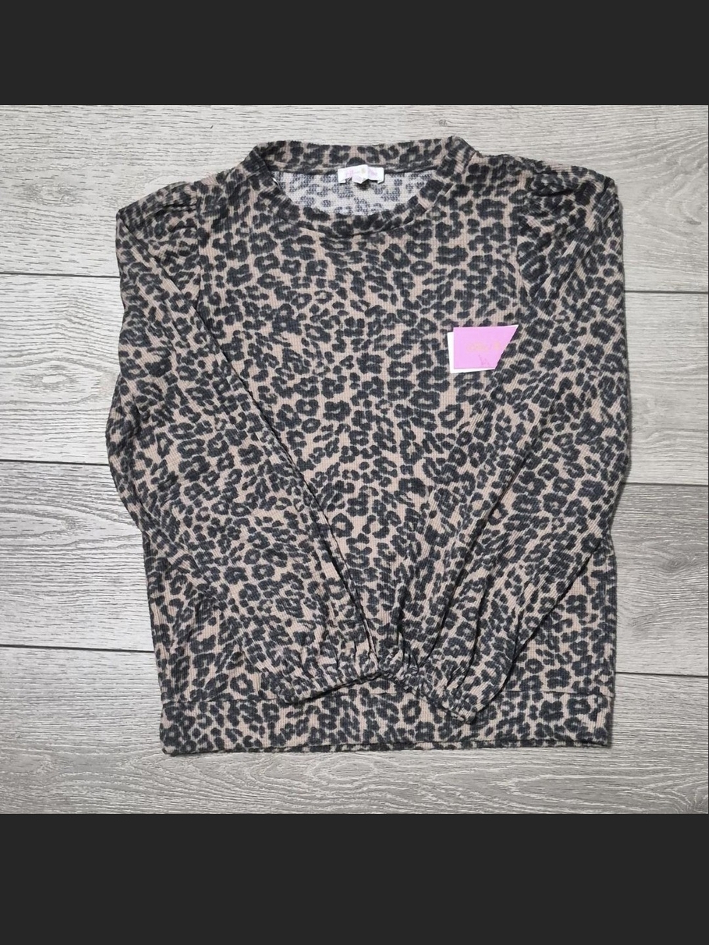 New Riley & Rae Womens Small NWT Animal Print Long Sleeve Top Elastic Stretch